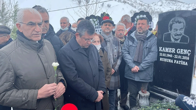 Kamer Genç ölüm yıl dönümünde mezarı başında anıldı