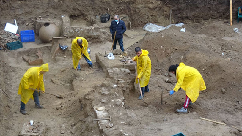 Temel kazısında şaşırtan buluntu: Tarihi kapı aralandı