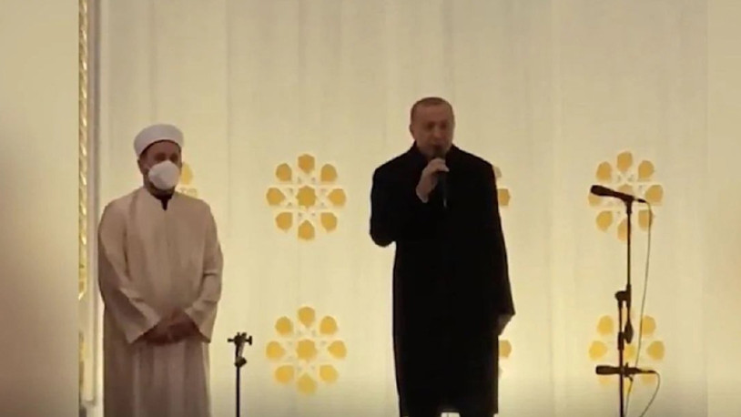 İktidar yanlısı yazarın 'Camide konuşmak mekruhtur' sözleri Erdoğan'ı hatırlattı