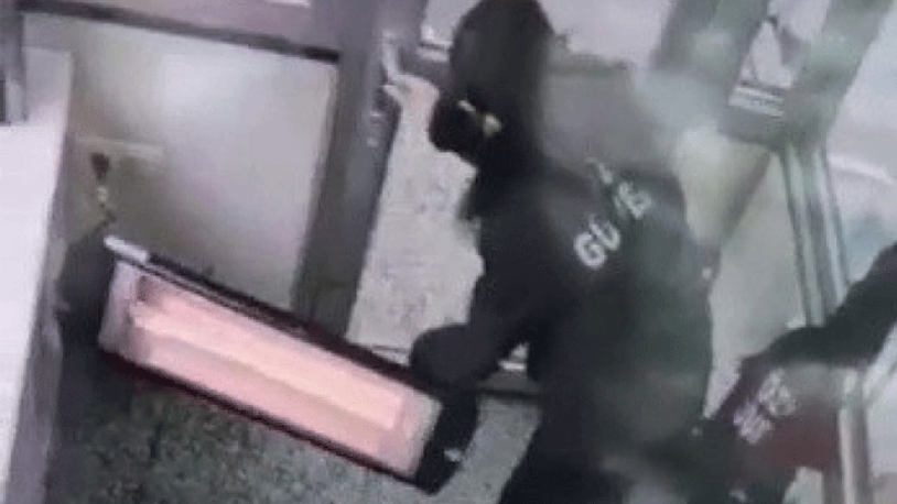 Önce elektrik çarptı, sonra işten kovuldu