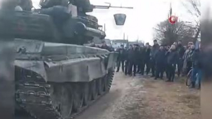 Ukrayna'da siviller Rus tankını durdurdu