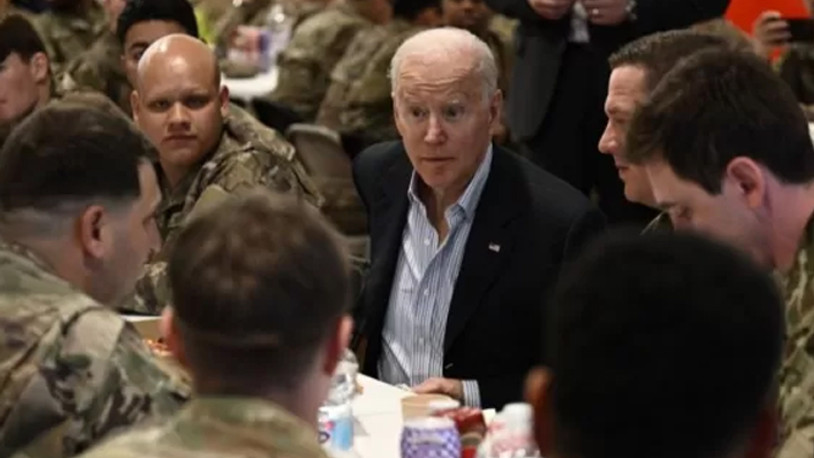 Biden, Ukrayna sınırındaki ABD askerlerini ziyaret etti