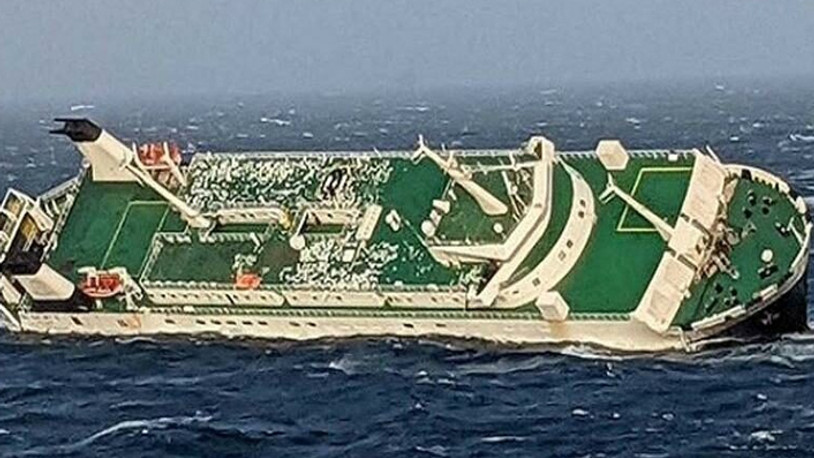 Gemi gözler önünde battı! 27 kişi kurtarıldı, 2'si ise hala denizde