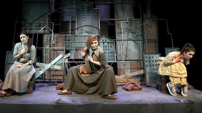 İBB Şehir Tiyatroları İstanbul'un her yerinde... Sen İstanbul’dan Daha Güzelsin oyunu Bakırköy'de izleyici ile buluşuyor