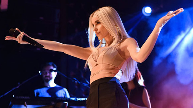 Sahne şovları ile gündem olan Gülşen sessizliğini bozdu