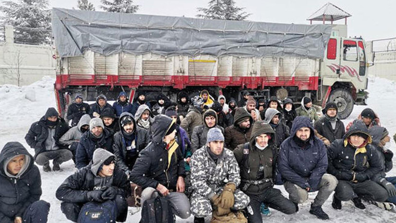 Türkiye’ye elini kolunu sallayan giriyor