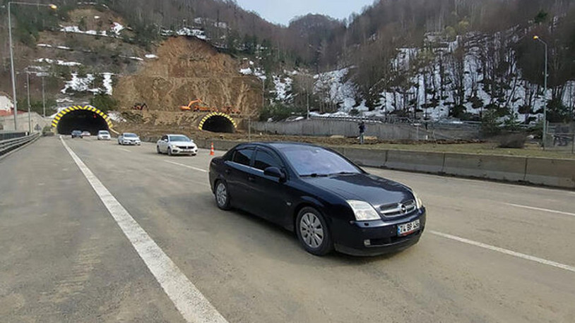 Heyelan nedeniyle kapanan Bolu Dağı Tüneli ulaşıma açıldı