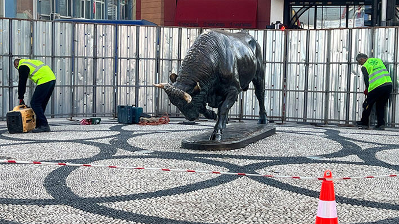 Kadıköy'ün sembolü tahrip edildi: Ekipler çalışma başlattı