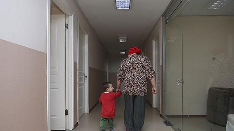 Sığınma evinde kalan kadınlar: Her gün makarna yediriyorlar, yarım tabak veriyorlar