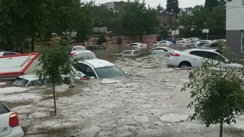 Adıyaman'da sel felaketi: Onlarca araç sular altında kaldı