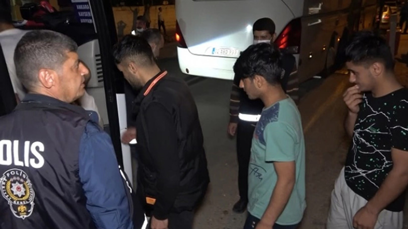 Adıyaman'da yasa dışı göç operasyonu: 74 göçmen yakalandı
