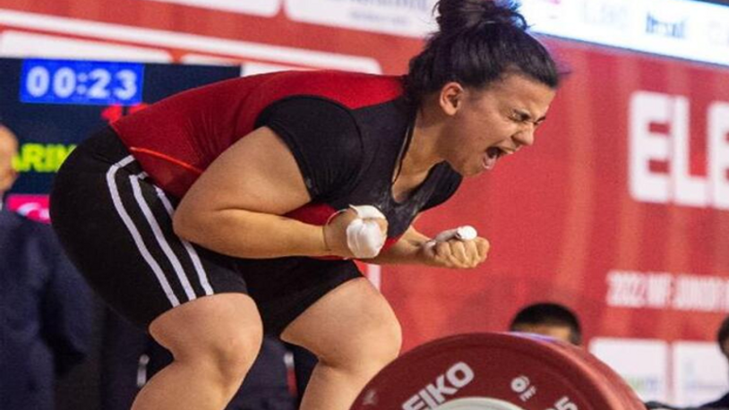 Ailesinden gizli başladığı halterde dünya şampiyonu oldu