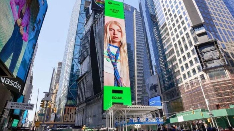 Aleyna Tilki, New York Times Meydanı'nda!