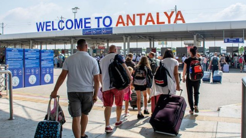 Antalya turist akınına uğradı: Yüzde 162'lik artış