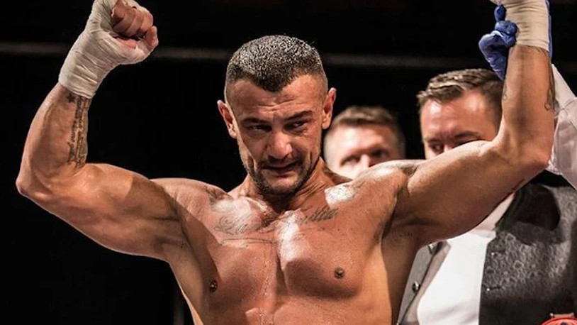 Bileği bükülmeyen Türk boksör ringde kalbine yenildi