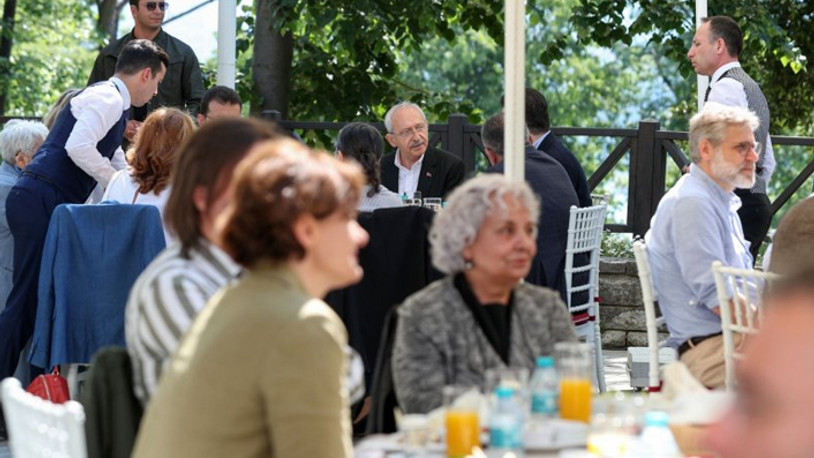 CHP lideri Kemal Kılıçdaroğlu, Gezi Parkı Davası tutuklularının aileleri ile bir araya geldi