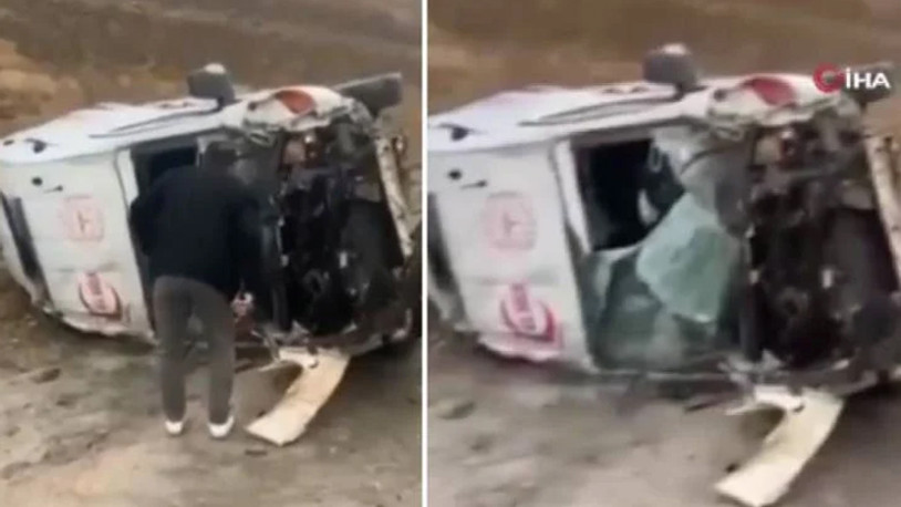 Hasta taşıyan ambulans devrildi: 5 yaralı