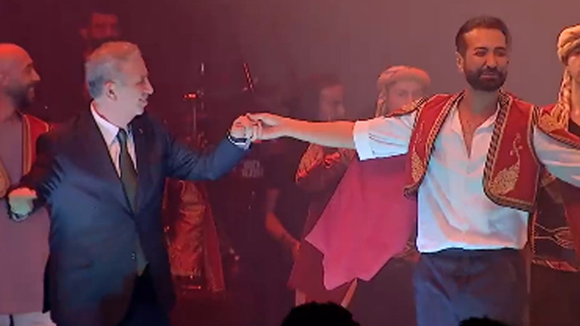 ABB Başkanı Mansur Yavaş, Tan Taşçı ile karşılıklı Ankara havası oynadı