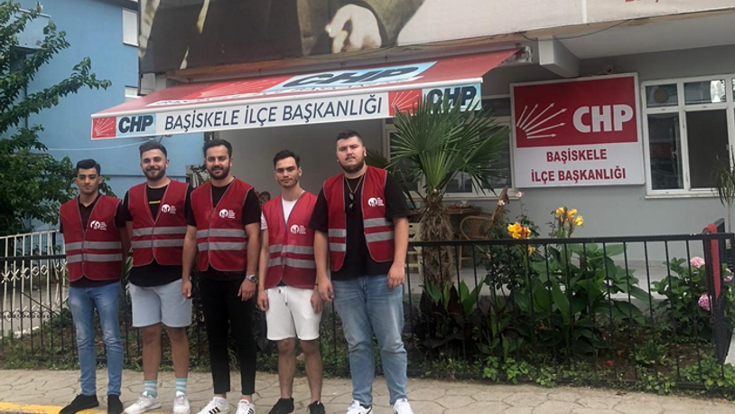 CHP Başiskele Gençlik Kolları çalışmalarına tam gaz devam ediyor: Sıkılmayacak esnaf eli, gezilmeyecek ev kalmayacak