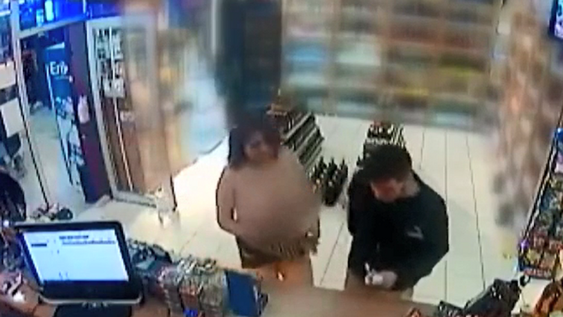 Denizli'de bir kadın yarı çıplak market alışverişi yaptı