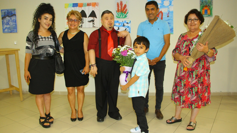 Down Sendromlu Kaan’ın resimleri Kartal Belediyesi’nde sergileniyor