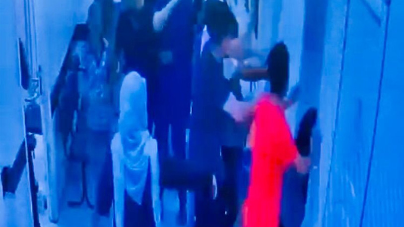 Hastanede saldırıya uğrayan doktor, saldırganlar serbest kalınca diplomasını yırttı