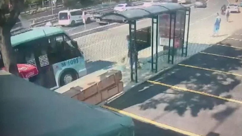 İstanbul'da minibüsün çarptığı kadın hayatını kaybetti