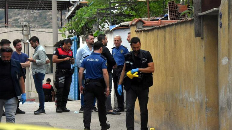 Köpek beslediği için kavga ettiği aileden 3 kişiyi öldürdü