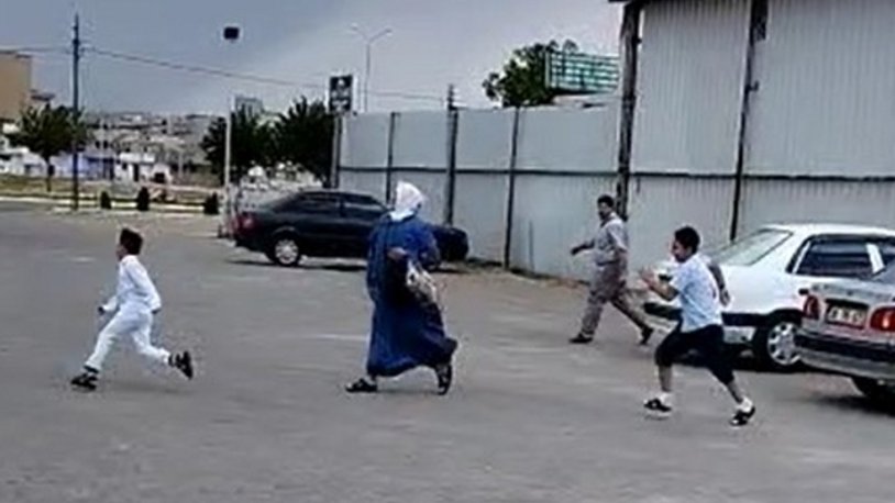 Sünnetten kaçan çocuğu yakalamak için seferber oldular