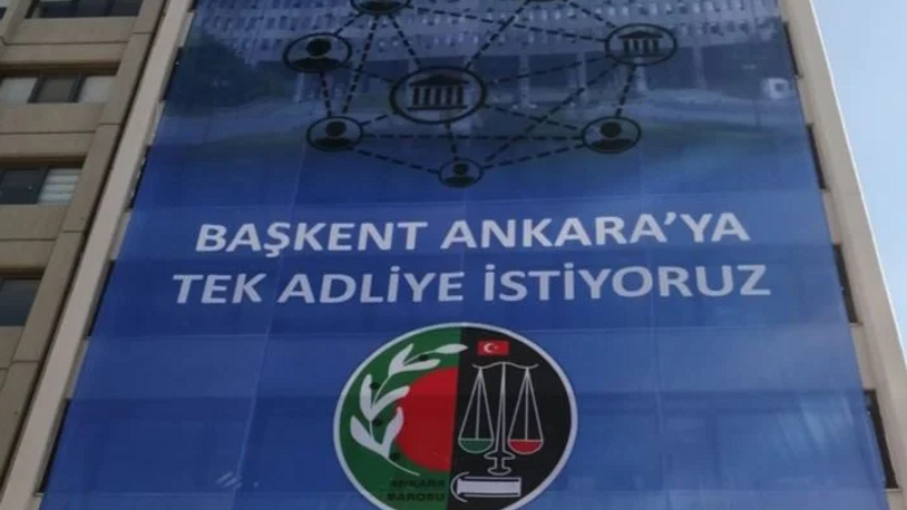 Ankara Barosu, binasına dev bir pankart astı
