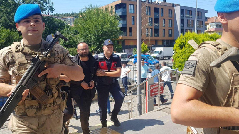 Balkondan tüfekle ateş edip 1 kişiyi öldürdü, 2 kişiyi yaraladı