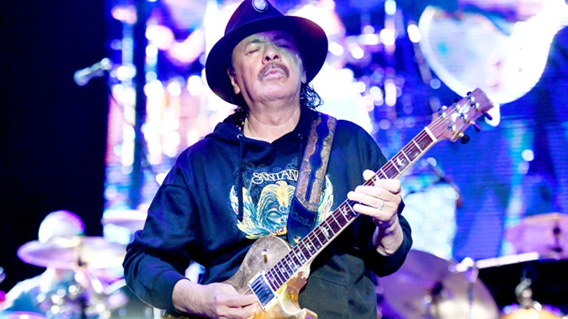 Efsane müzisyen sahnede fenalaştı