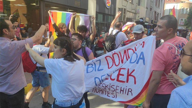 Eskişehir'de Onur Yürüyüşü'ne polis müdahalesi: 10 gözaltı