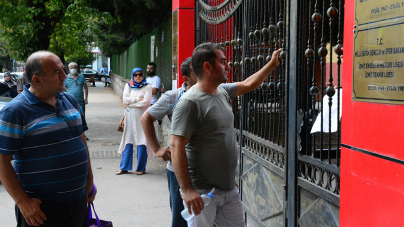 Geç kaldığı KPSS'ye giremedi, elindeki kağıdı gösterip 'Burada öyle bir şey yazmıyor' dedi