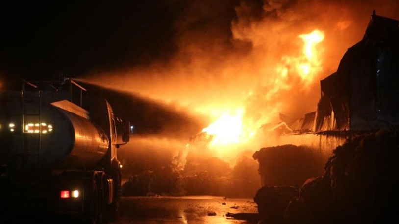 Kahramanmaraş'ta geri dönüşüm tesisinde yangın çıktı
