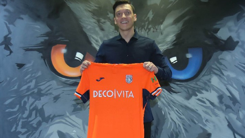 Mesut Özil Başakşehir ile sözleşme imzaladı