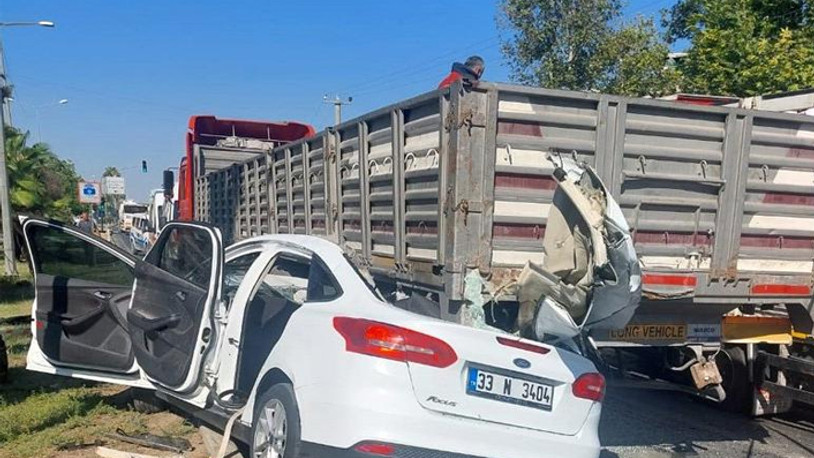 TIR'a arkadan çarpan otomobildeki 4 kişi feci şekilde can verdi