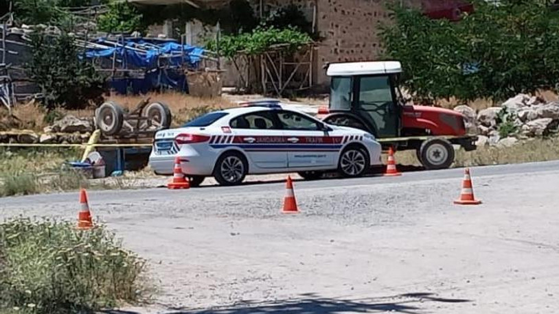 Traktör römorku devrildi: 1 ölü, 1'i ağır 6 yaralı