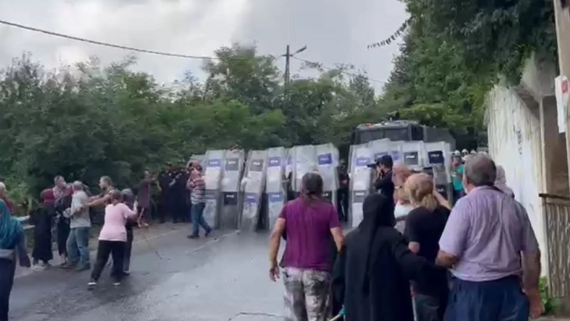 Beykoz Belediyesi yurttaşları evinden çıkarmak için baskın yaptı