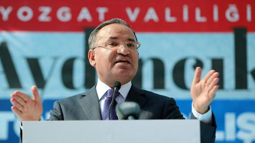 Bozdağ: Bu ülkede hiç kimse çıkıp 'AK Parti iktidarları yaşam tarzımıza müdahale etti' diyemez