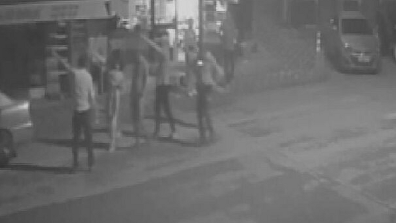 Cinsel saldırıya uğrayan kadın çıplak halde sokağa kaçtı