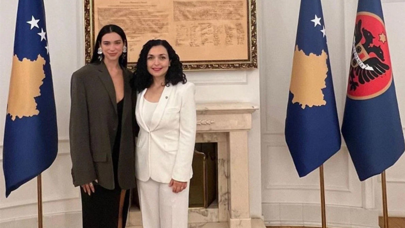 Kosova'dan dünyaca ünlü şarkıcı Dua Lipa'ya 'fahri büyükelçilik' unvanı