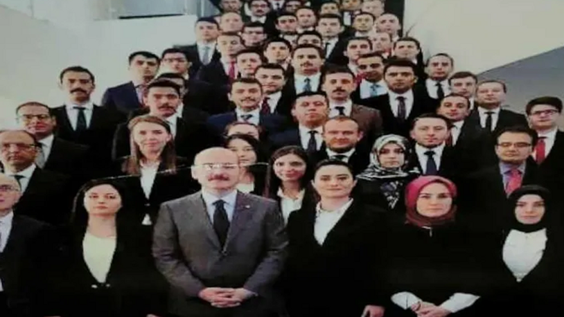 KPSS'de aynı soruların çıktığı Yediiklim Yayınları'nın afişinde Soylu'nun fotoğrafı kullanılmış