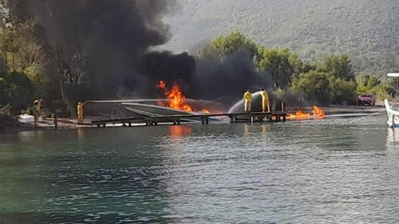 Marmaris'te alev alan tekne küle döndü