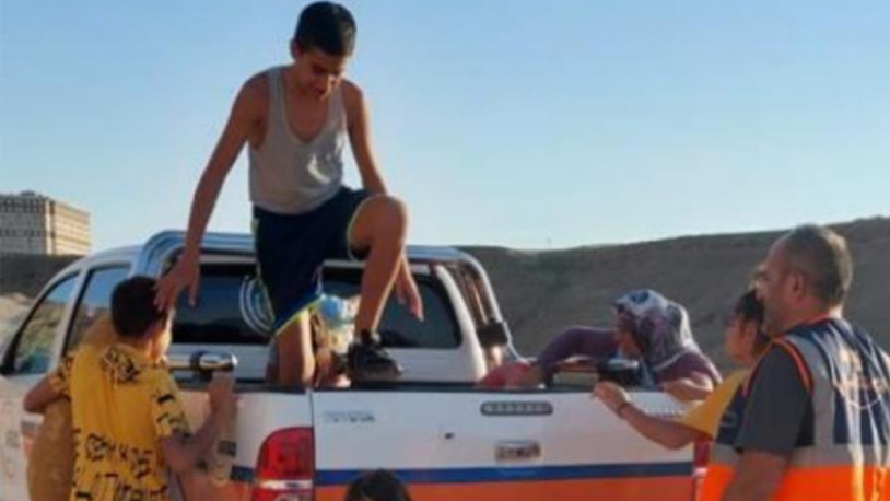 Piknik yaparken çayın su seviyesi yükseldi, 7 kişilik aile mahsur kaldı