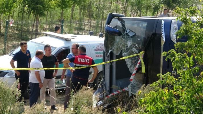 Çanakkale’de devrilen tur otobüsünün şoförü tutuklandı