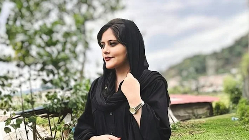 İran'da halk, ahlak polisi gözaltına aldıktan sonra ölen kadın için ayaklandı