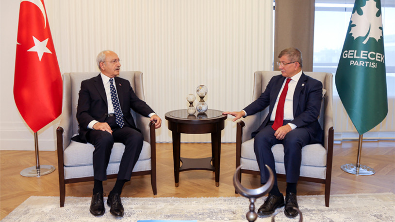 Kılıçdaroğlu, altılı masa zirvesi öncesi Davutoğlu'nu ziyaret etti