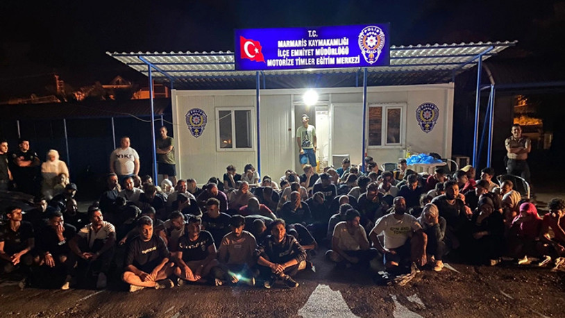 Konaklama tesisine yapılan operasyonda 105 kaçak göçmen yakalandı