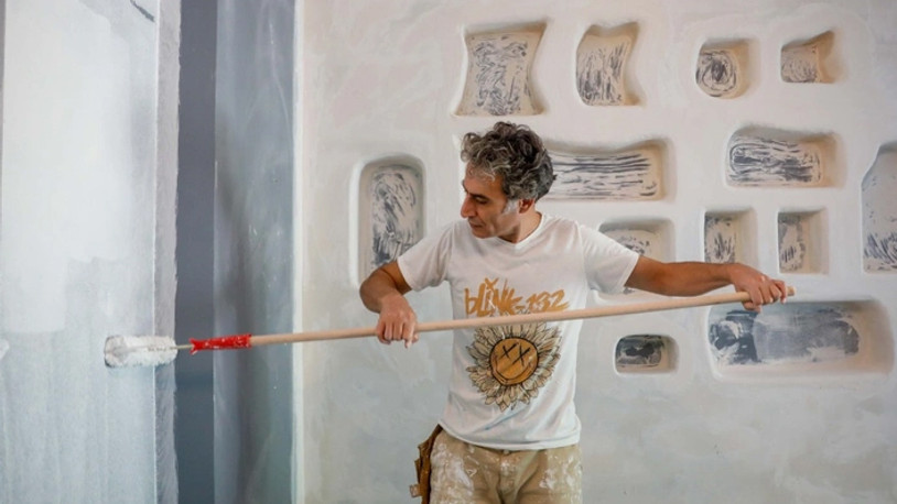 Ünlü karikatürist Serkan Yılmaz badanacı oldu